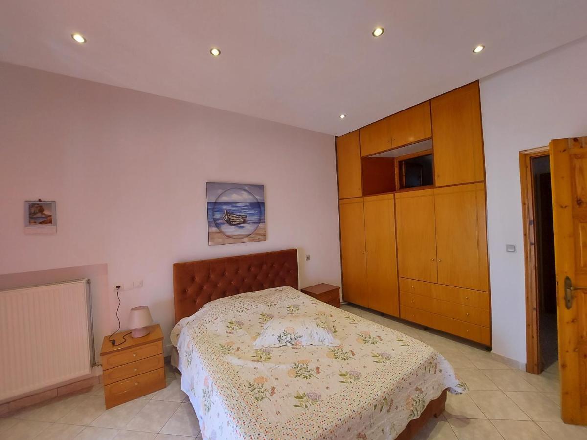 George'S Apartment Loutraki  Екстер'єр фото